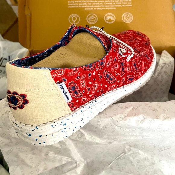 Hey Dude Shoes - "4th of July cute!" Wendy Bandana Americana RARE size 8